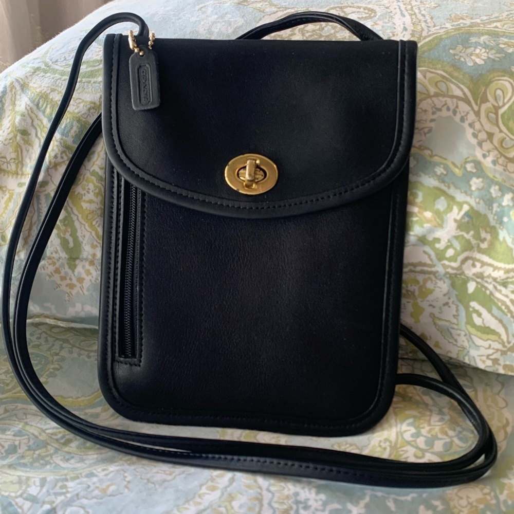 Coach Passport Hipster Black Leather Slim Crossbody Side Zipper Vintage # 6908